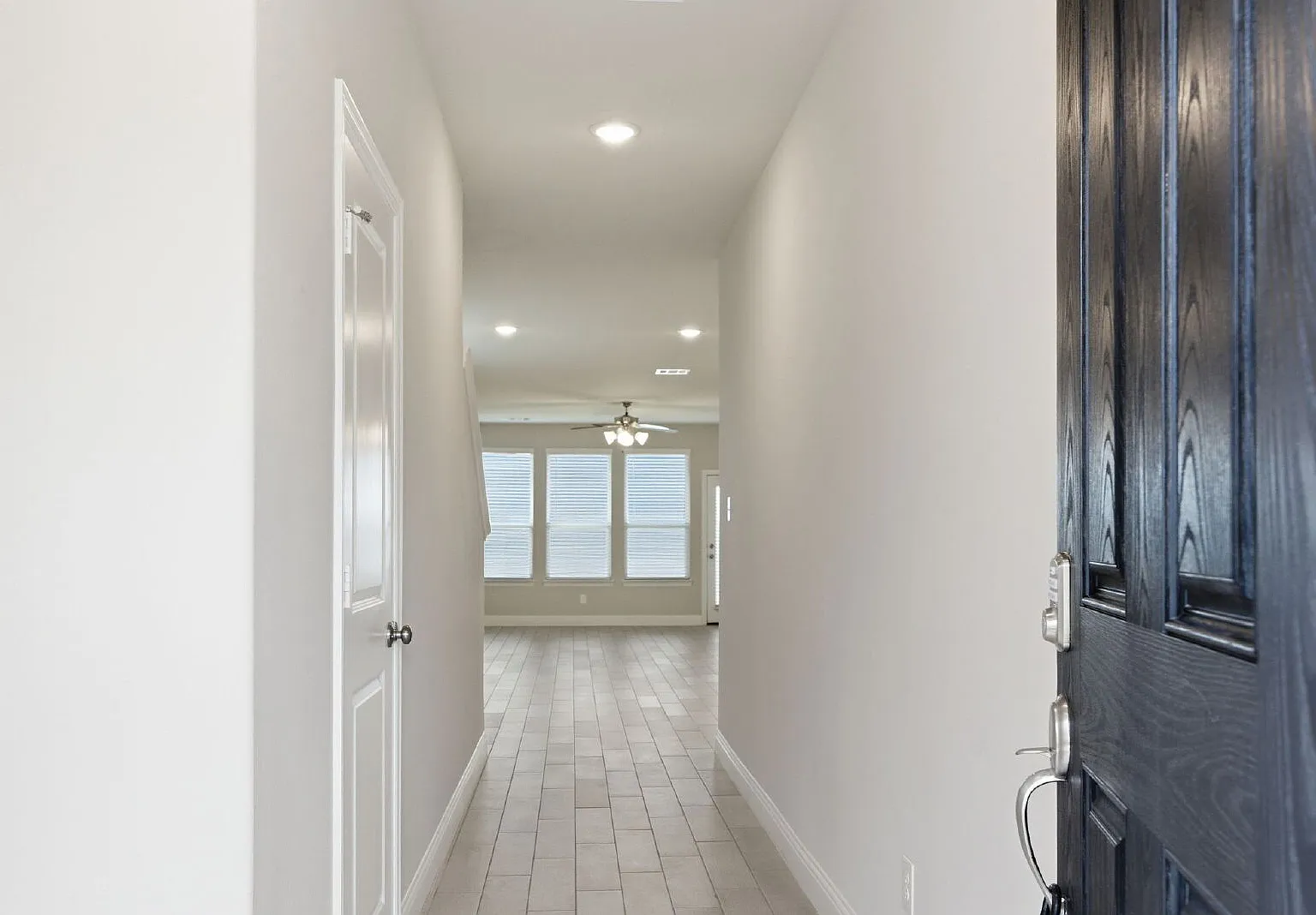 4 bed, 2.5 bath, 2271 sqft, $2,150 — Photo 4