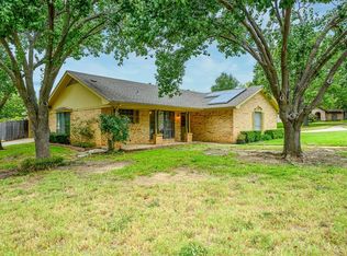801 Ridge Ct, Bedford, TX 76021