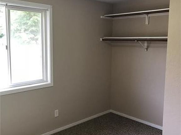 3rd image of 519 Salal St