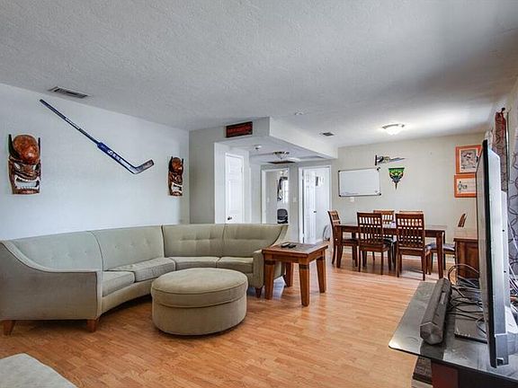 3rd image of 220 W Seneca Ave