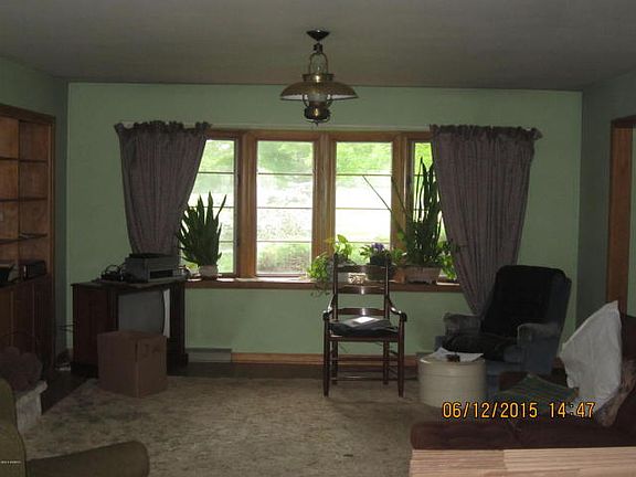 4th image of 40 Country Club Dr