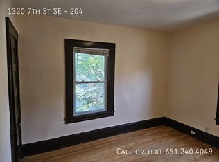 1320 7th St SE #204, Minneapolis, MN 55414