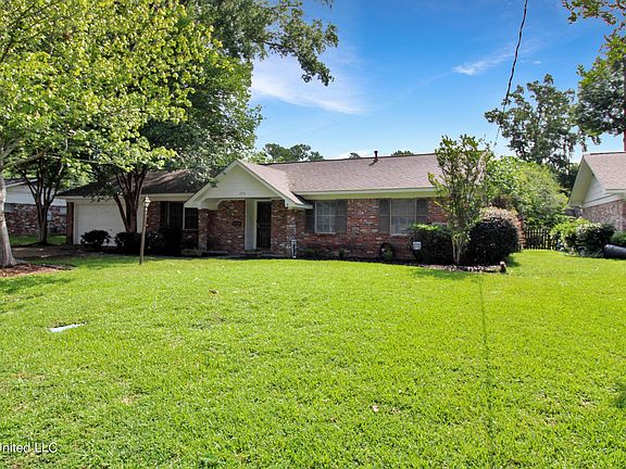 2nd image of 276 Belaire Dr
