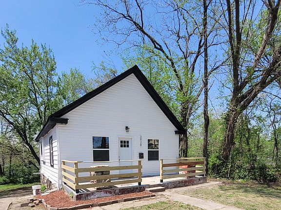 2nd image of 3928 Woodland Ave