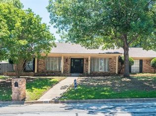2215 Wilson Dr, Arlington, TX 76011