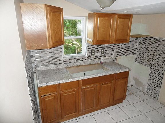 4th image of 441 Beach 43rd St
