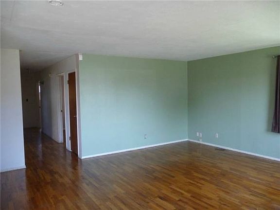 3rd image of 2320 W Lakeside Dr