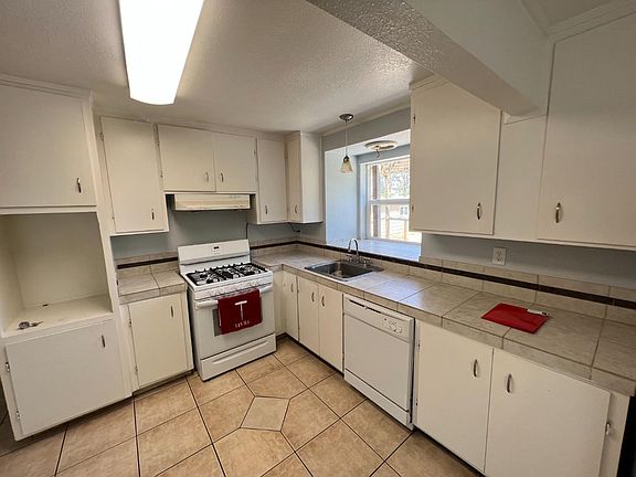 2nd image of 973 Alamos Ave