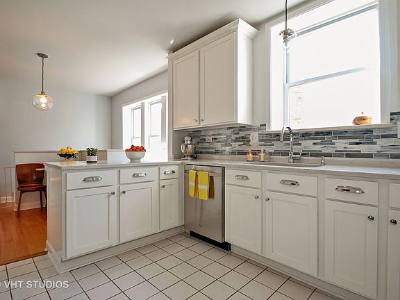 4th image of 4672 N Manor Ave APT 1