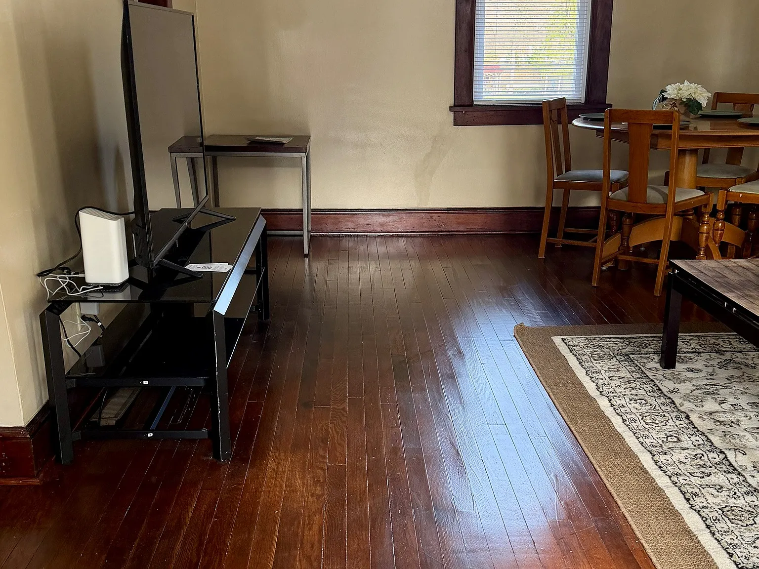2 bed, 1.5 bath, 1050 sqft, $2,500 — Photo 3