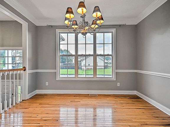 5th image of 304 Katie Ct