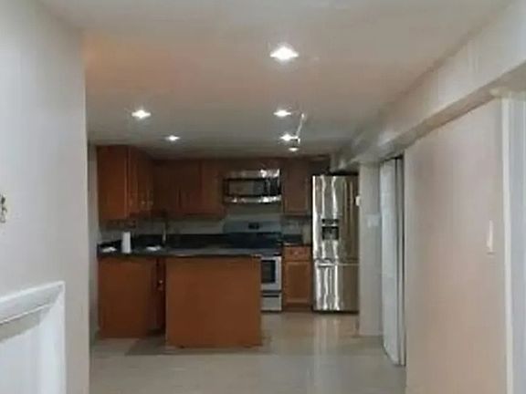 2nd image of 2524 W Eastwood Ave #G