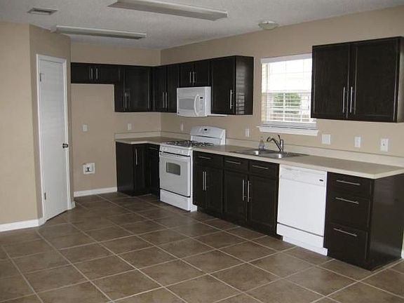 4th image of 1504 Carriage Hills Trl