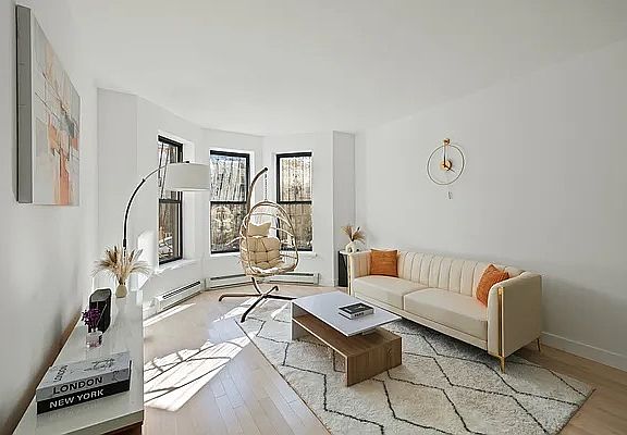 5th image of 385 Cornelia St #1