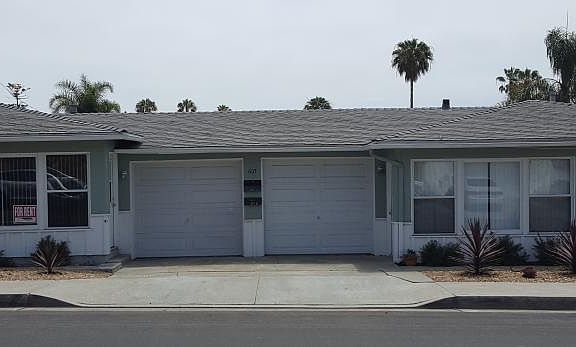 Duplex. Both garages are in the middle of the units, so there is no shared wall.