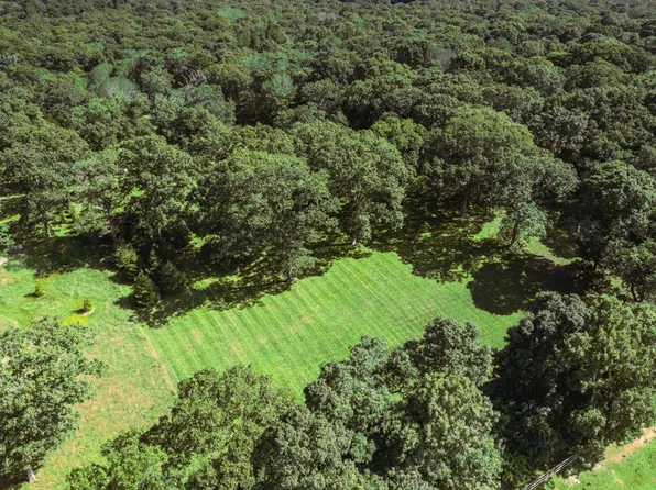 26 Flint Hl, West Tisbury, MA 02575