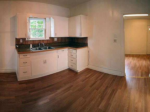 4th image of 1110 Broadway Ave