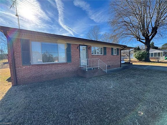 3rd image of 601 Meadowbrook Dr