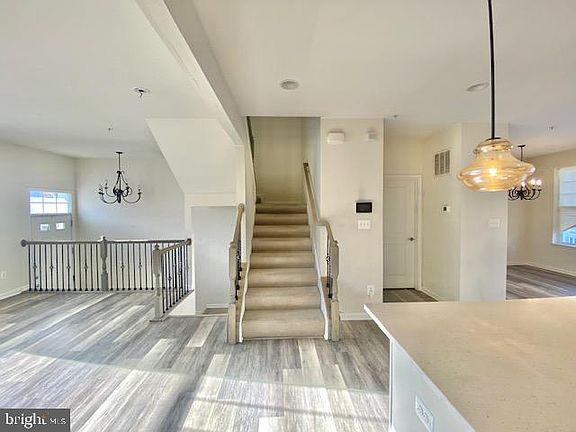 5th image of 6906 Stansbury Ln