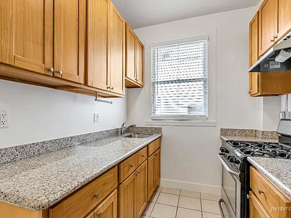 4th image of 1900 Vallejo St #101