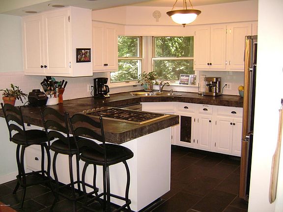 3rd image of 251 Dyken Dr