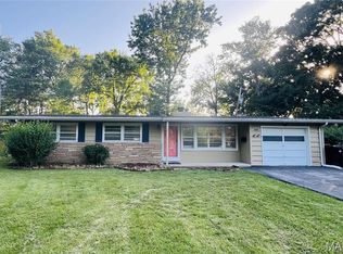 615 Crest Ct, Saint Louis, MO 63122