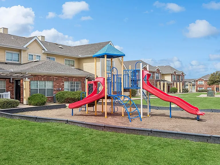 Ironwood Crossing Apartments & Townhomes — Photo 12