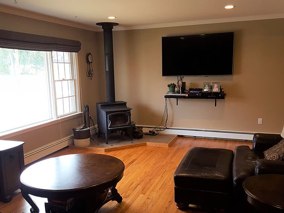 5th image of 15 Lakeview Dr