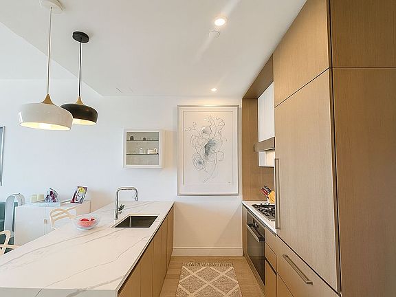 5th image of 2243 Jackson Ave #8D