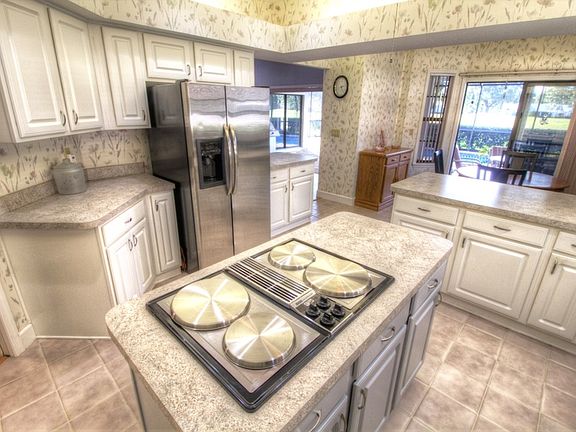 3rd image of 3710 Gaviota Dr