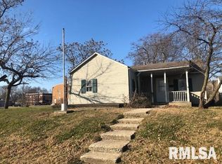 917 N 1st St, Chillicothe, IL 61523