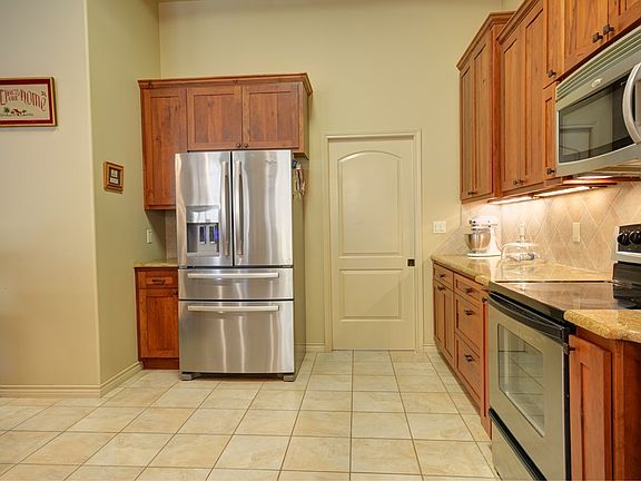 5th image of 208 Meadow Brook Dr