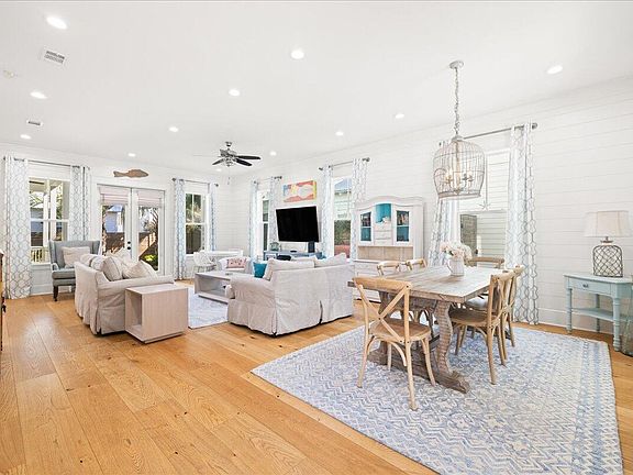 4th image of 109 Williams St