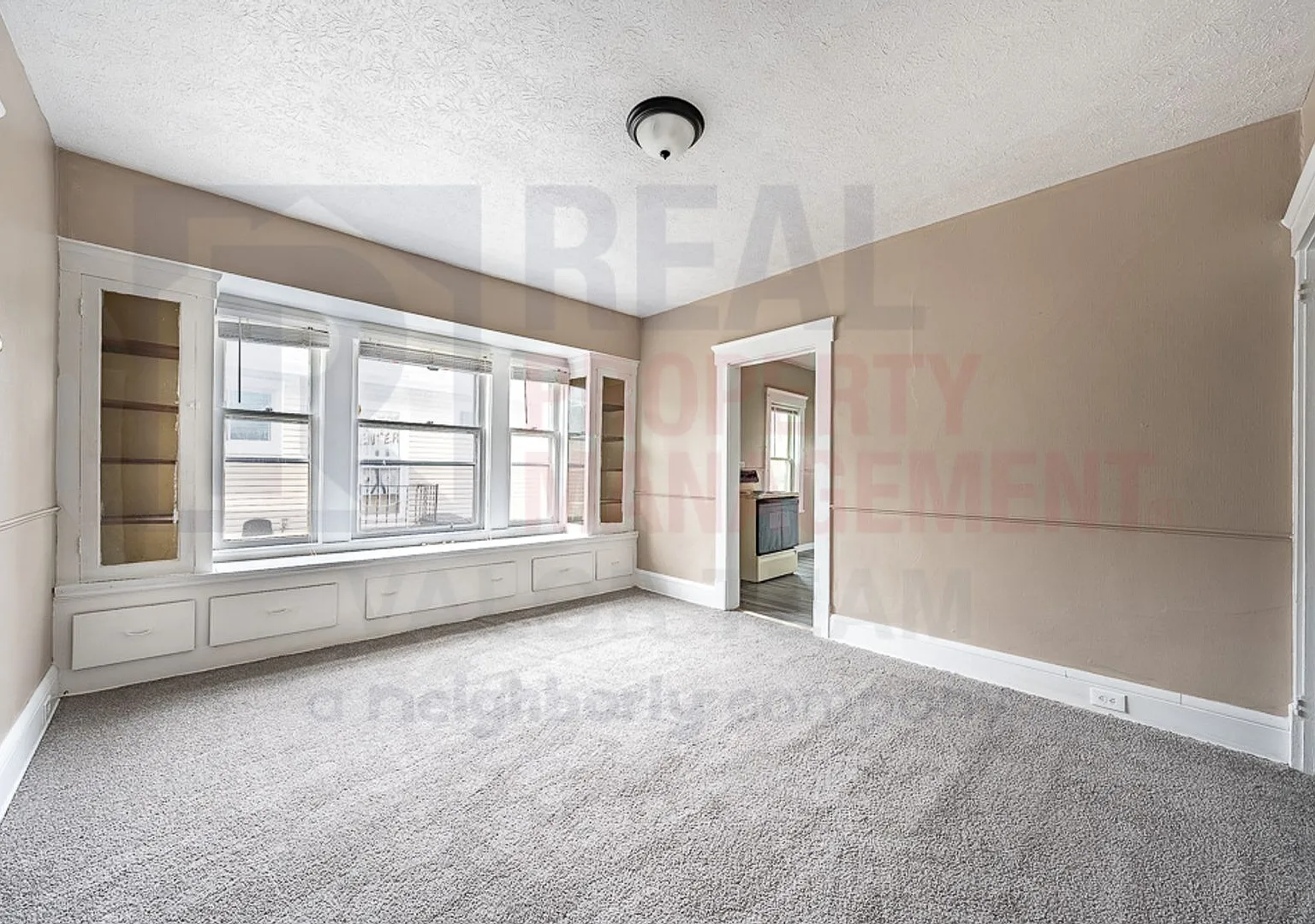 121 Logan St — Photo 3