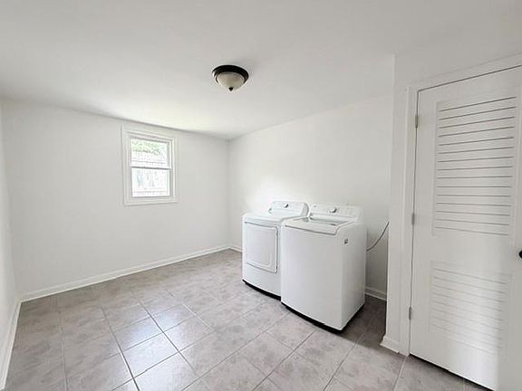 5th image of 309 Duplessis St
