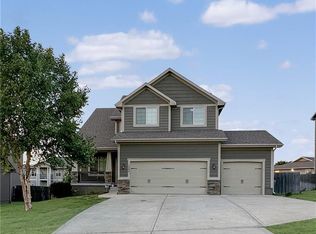 1204 Mission Dr, Raymore, MO 64083