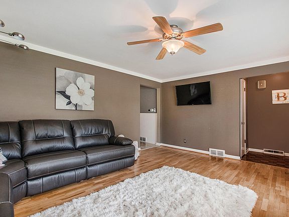 3rd image of 173 W 35th St