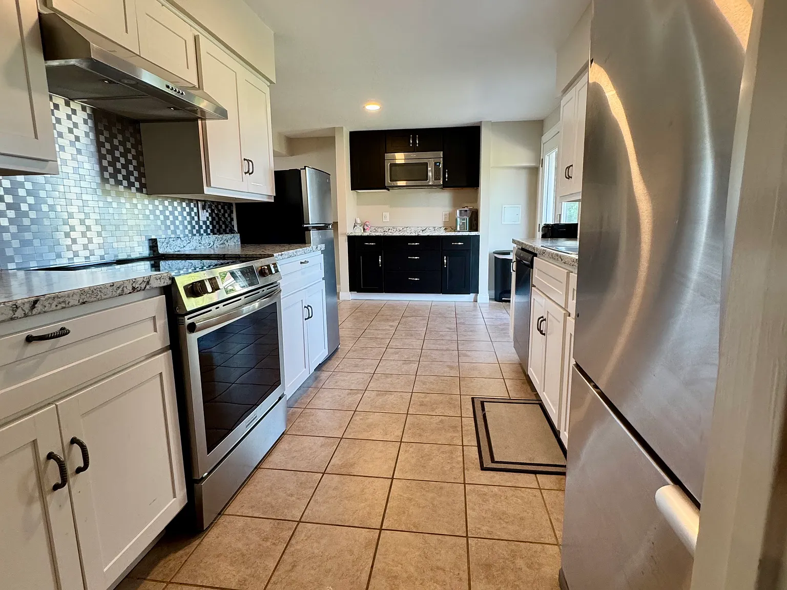4 bed, 2000 sqft, $4,000 — Photo 3