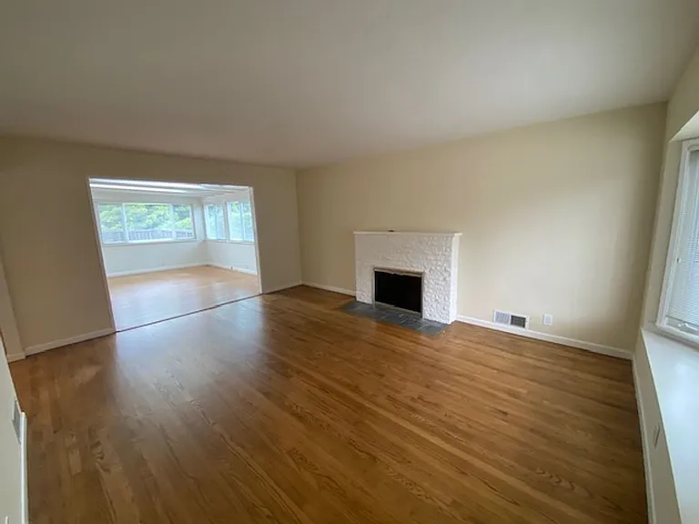 920 Crest Ave — Photo 4