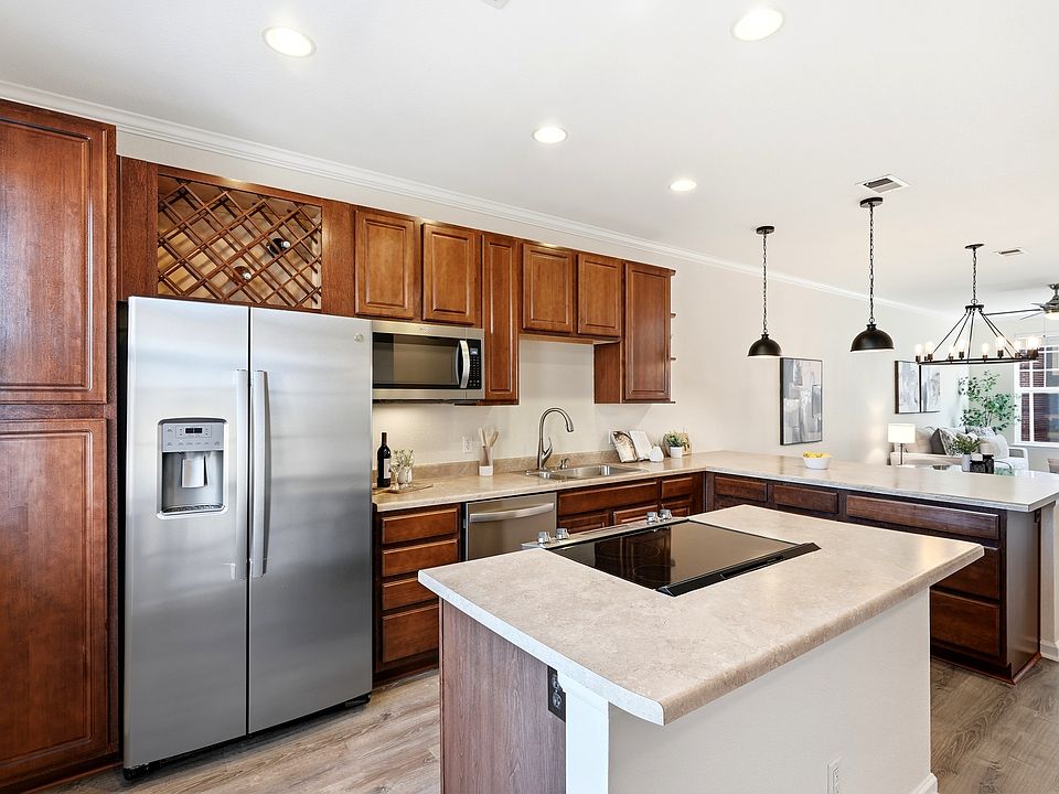 Kitchen
2nd Floor