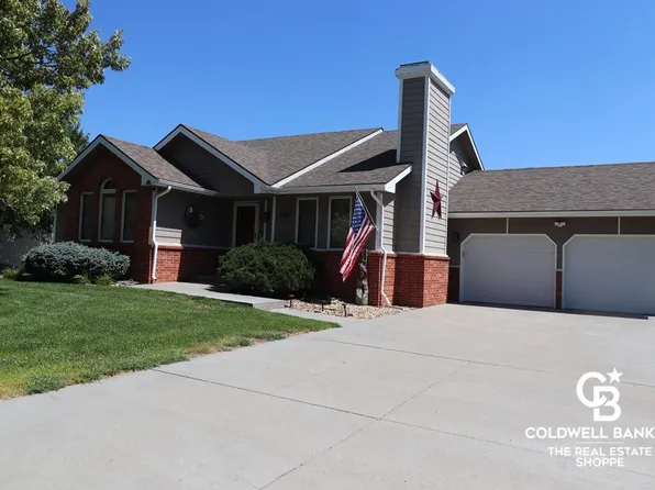 104 Hampton Ct, Garden City, KS 67846