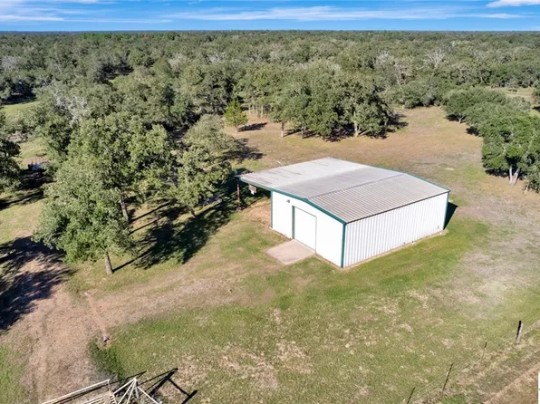 1922 County Road 14, Hallettsville, TX 77964