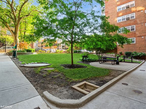 3rd image of 4960 N Marine Dr APT 519