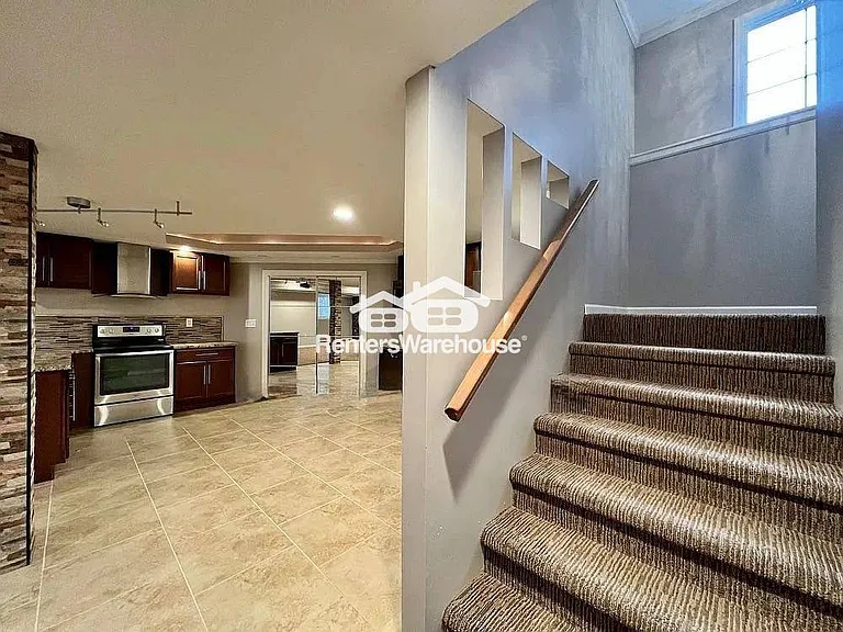 15861 Linden St — Photo 28