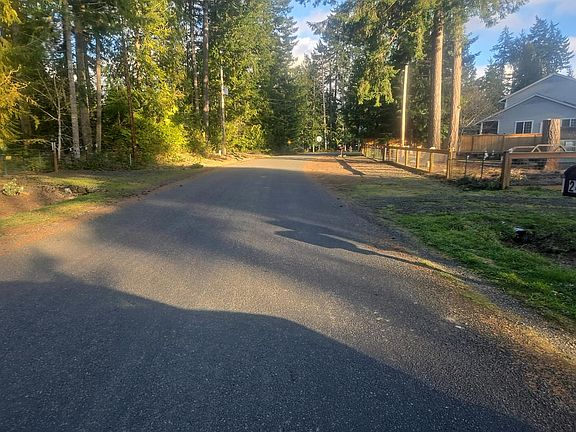 4th image of 241 E Park Loop