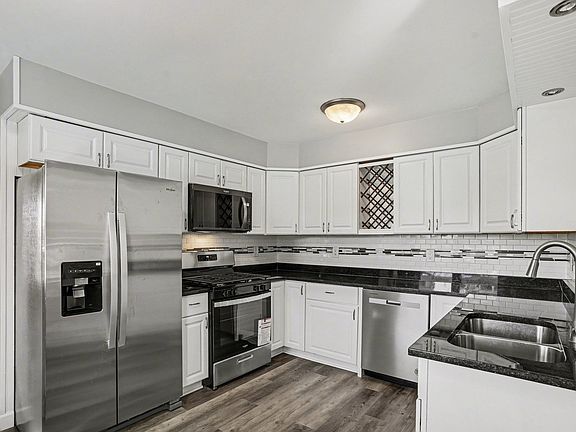 3rd image of 3041 Hopkins St