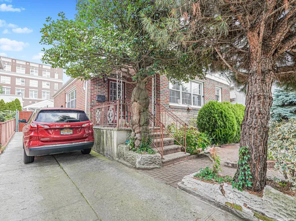 2421 West 1st Street image 2 of 30