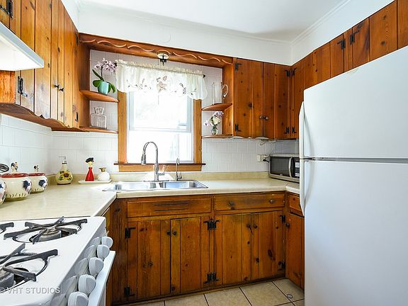 3rd image of 411 N Dwyer Ave
