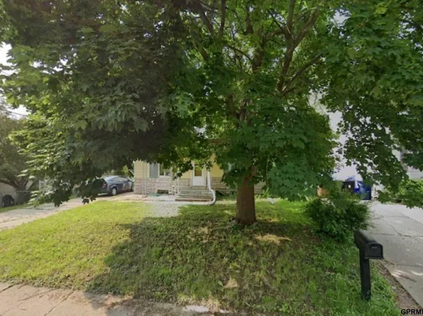 900 McLaughlin Cir, Bellevue, NE 68005