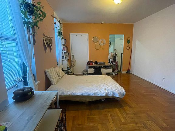 4th image of 2100 Beekman Pl APT 5L